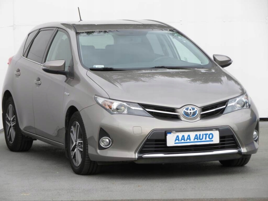 Toyota Auris универсал 2014