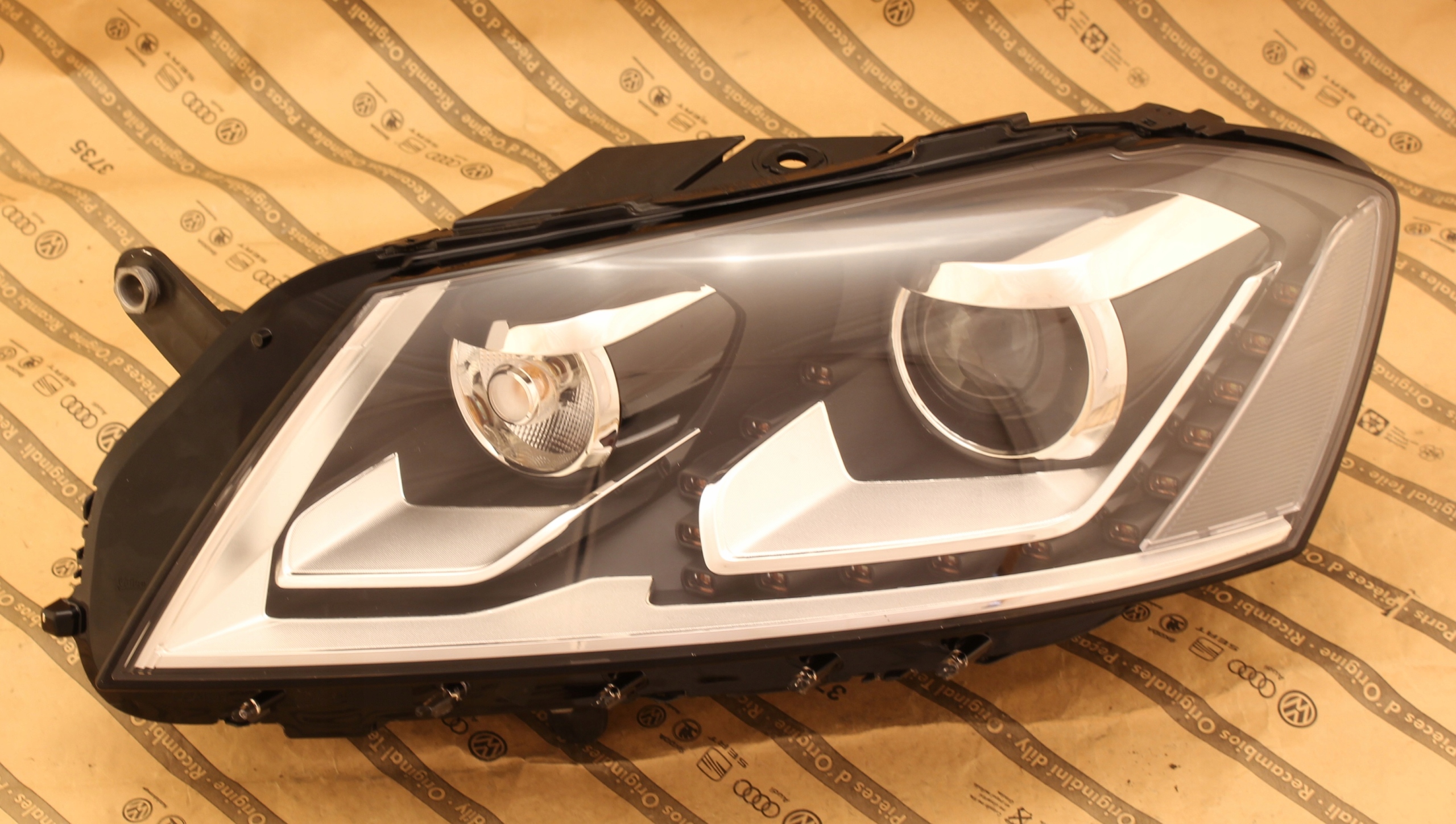 VW PASSAT B7 1014 LAMPA PRZEDNIA BIXENON LED 19 7604757879