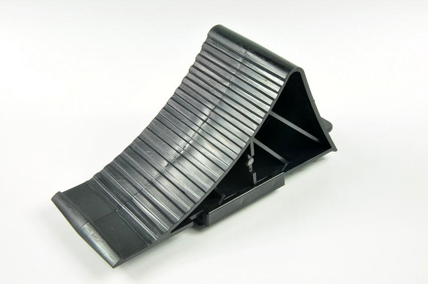 KLIN POD KOŁA PLASTIKOWY Z MOCOWANIEM UCHWYTEM Marka Fristom