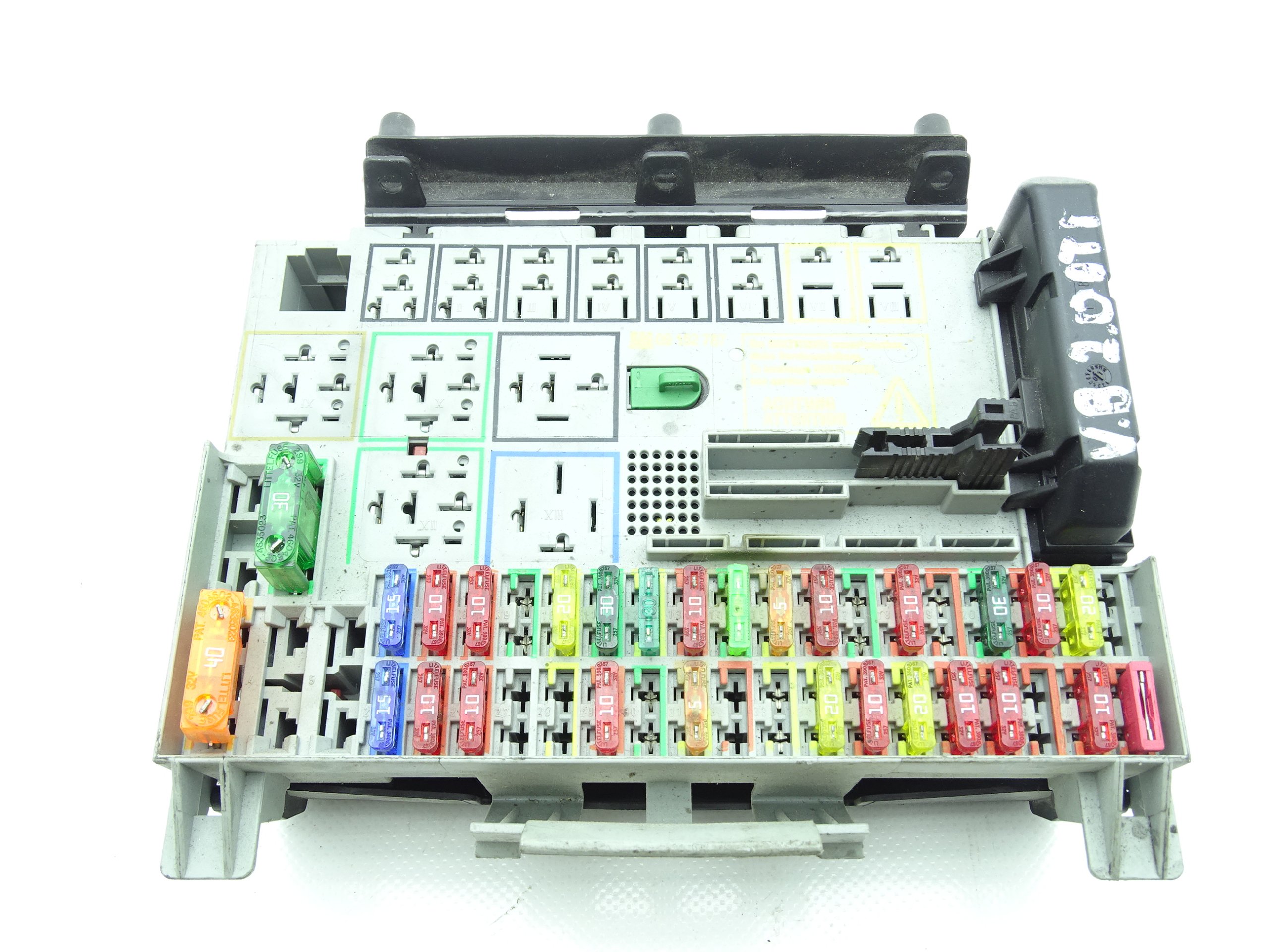 Опель вектра с 1. 8 предохранители. 8 предохранители. Блок управления предохранителей opel вектра 2006 год. 8 предохранители.