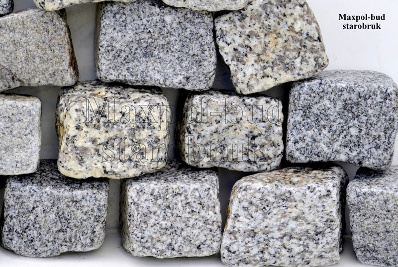 Kostka granitowa 4/6 otoczona szary bruk Mielec