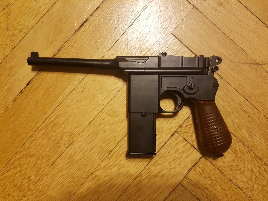 Pistolet Mauser C96 Replika