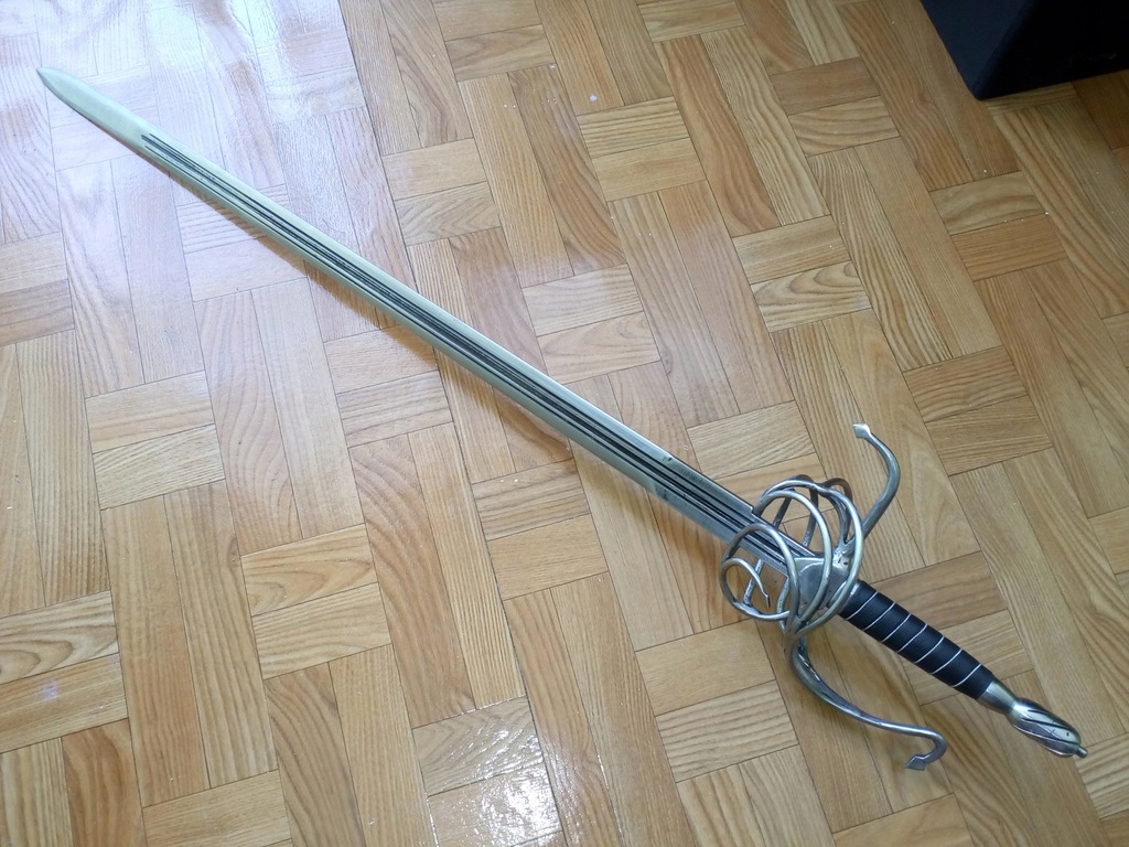 Piękny Rapier bojowy .