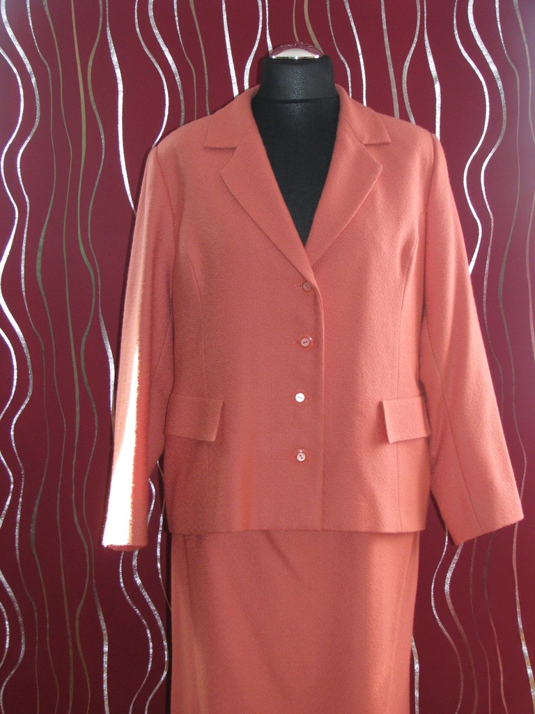 Brzoskwiniowo-różowy kostium/zestaw/komplet