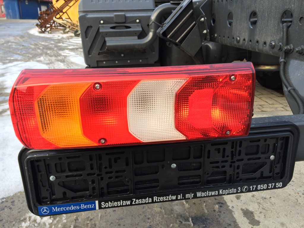 Фара головная правая с противотуманкой mb atego 04 sampa. Фонарь задний мерседес атего. Лампочка мерседес атего. Лампочки мерседес атего 823. Лампочка мерседес атего.