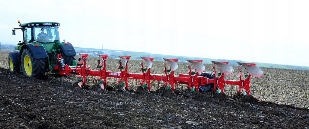 Pług półzawieszany AGRO-MASZ GIANT 8 skibowy