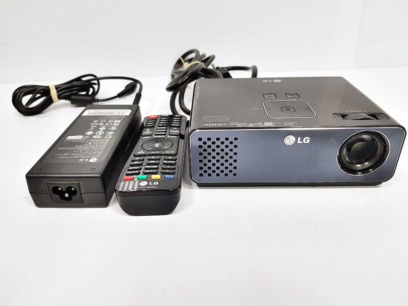 PROJEKTOR LG HW 300Y-JE PILOT ŁADOWARKA