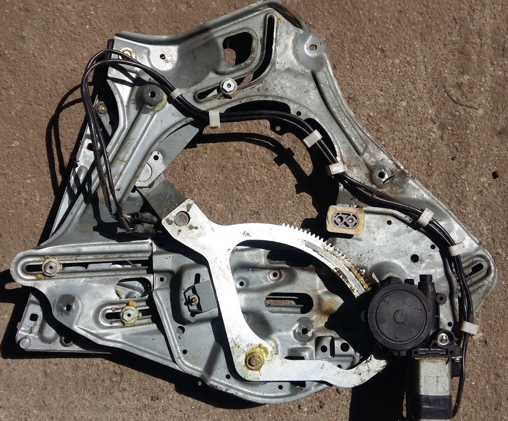 BMW E31 850 840 mechanizm podnoszenia szyby tył