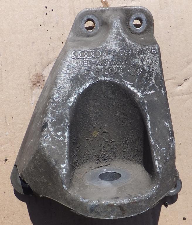 Audi A6 C6 4F0 łapa wspornik skrzyni 4F0399114B