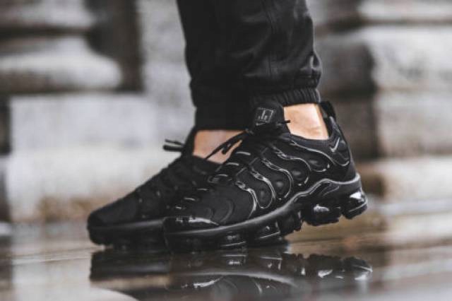 NIKE Air Vapormax Plusブラックスニーカー Nike Air VaporMax Plus Triple Black » SneakersJoint