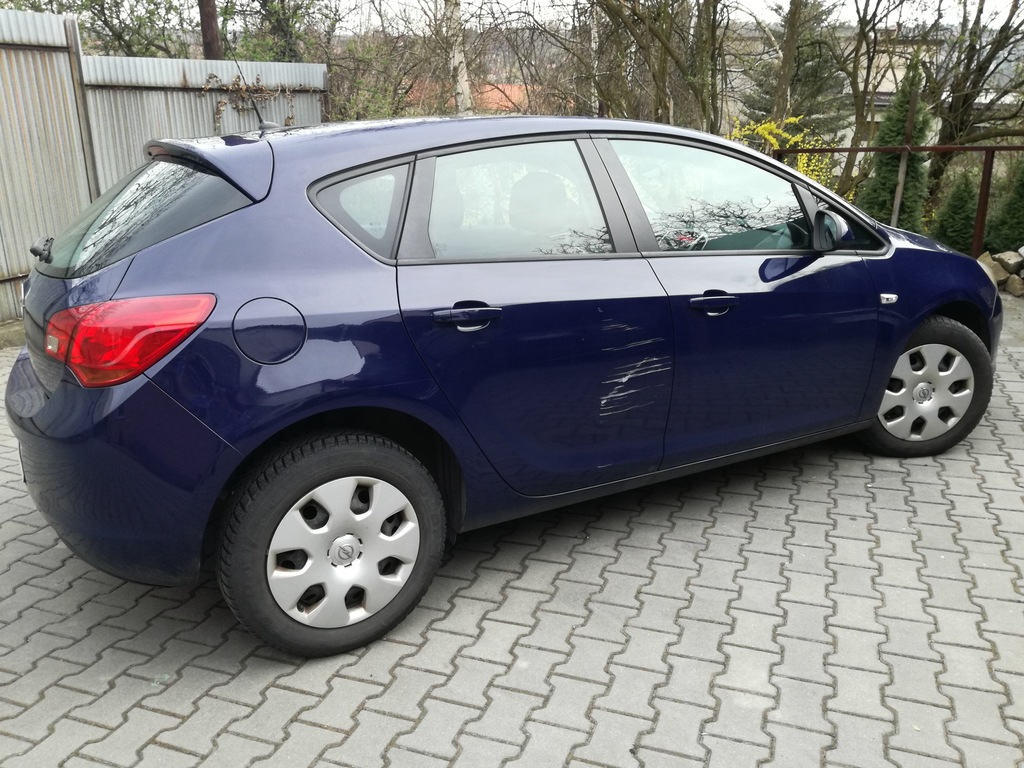 Opel astra salon