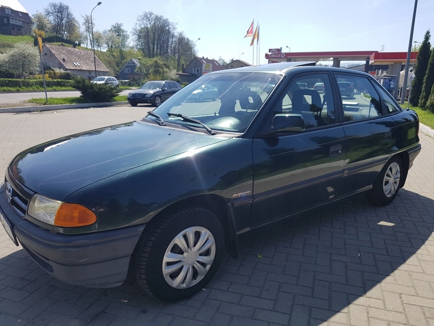 Sedan 「Sedan」LP Jaguar XE sedan (limuzyna) , AM Warszawa - samochody używane