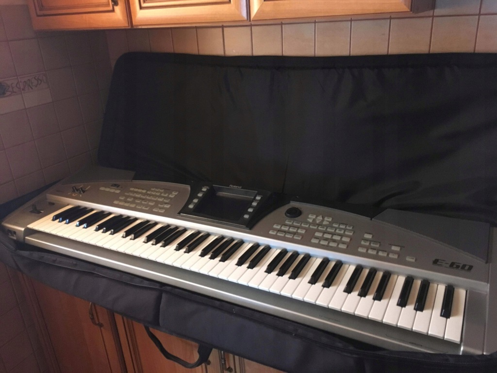 Roland E60 Keyboard, Pianino