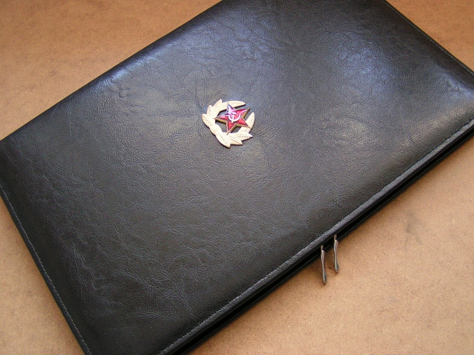 SZKATUŁKA ETUI PUDEŁKO TECZKA NA ZEGARKI CCCP 20