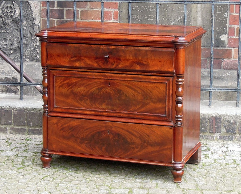 Komoda Biedermeier Mahoń Antyki przy Szewskiej