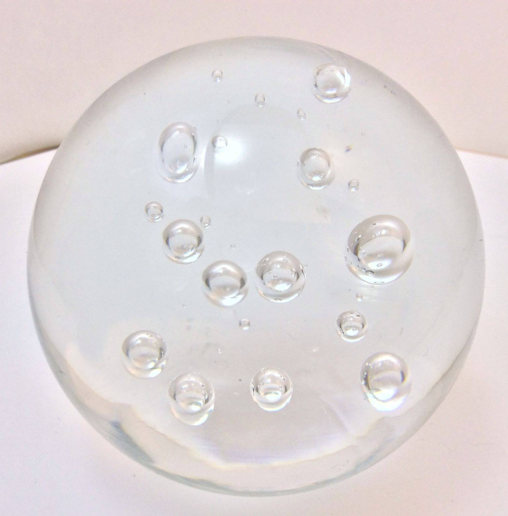 Piękny szklany przycisk do papieru kula bąble7cm