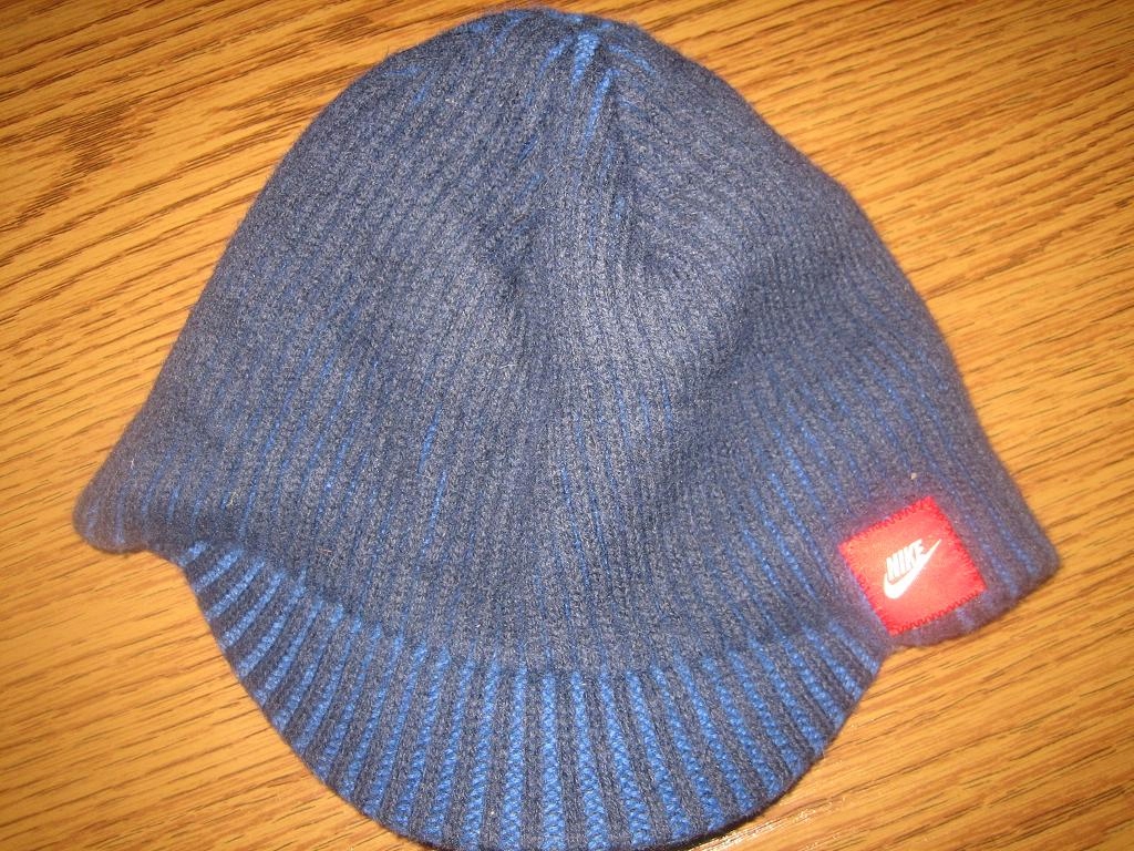 NIKE ciepla wełniana czapka z daszkiem 2-5 lat