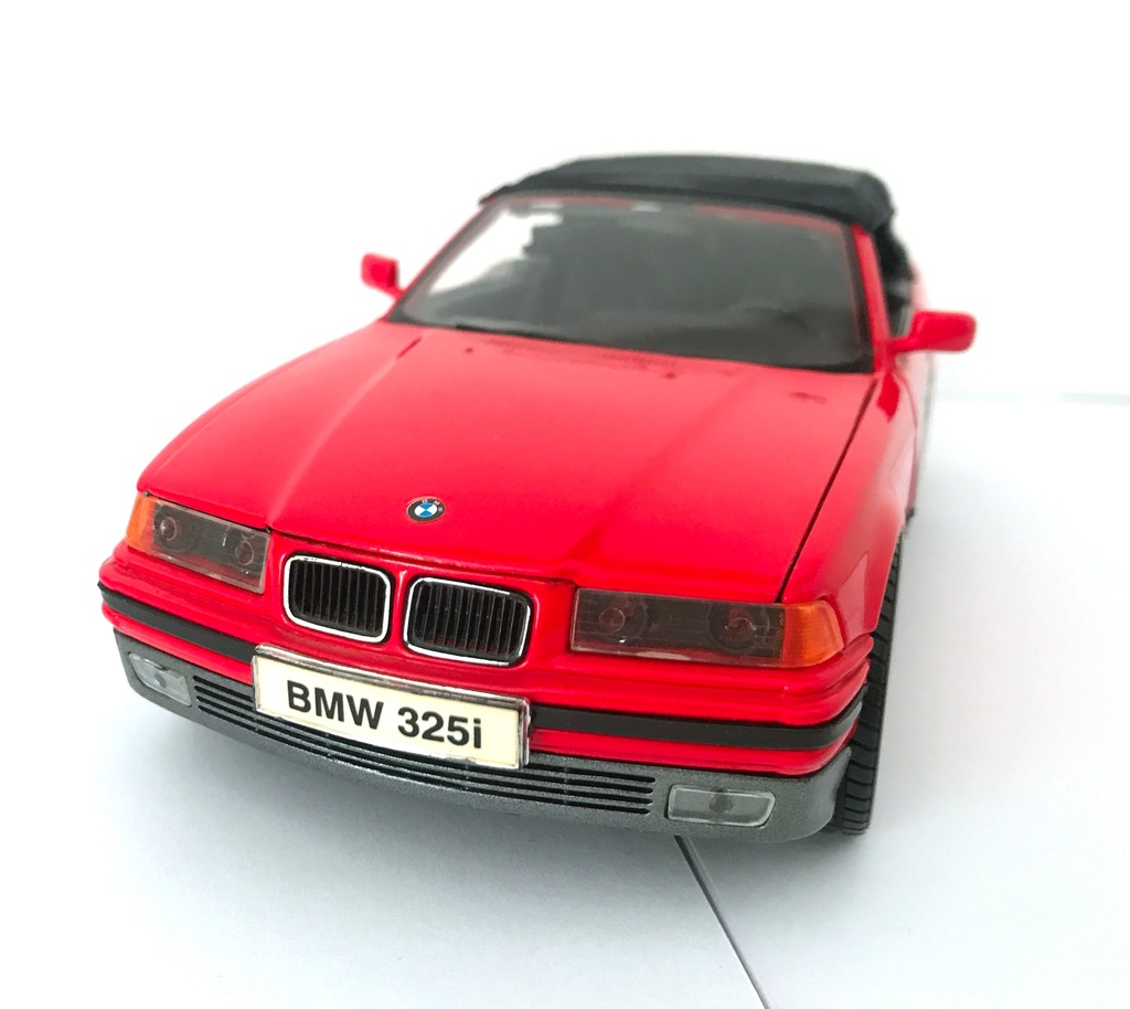 BMW 325i E36 1:18 MAISTO CABRIO