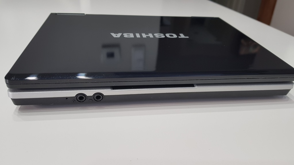 Laptop Toshiba NB100-12M plus ładna torba win xp