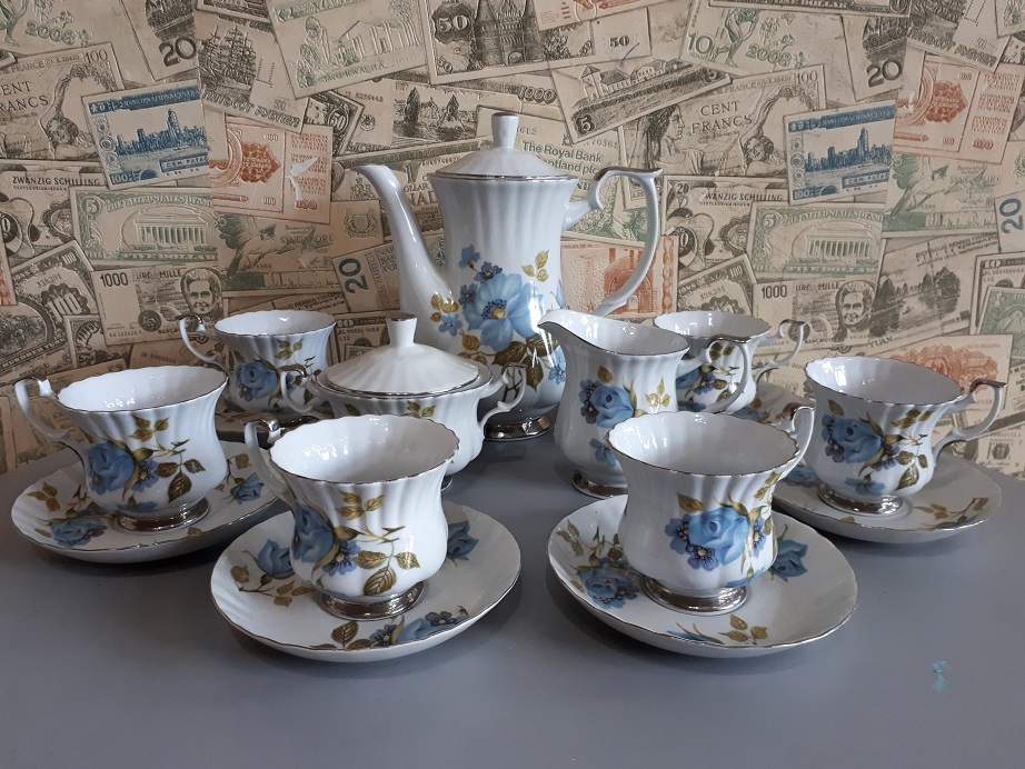 Serwis porcelana 6 osób Chodzież niebieskie róże!