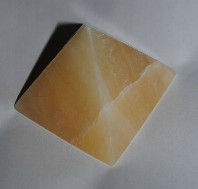 Piramida z kamienia naturalnego Egipt