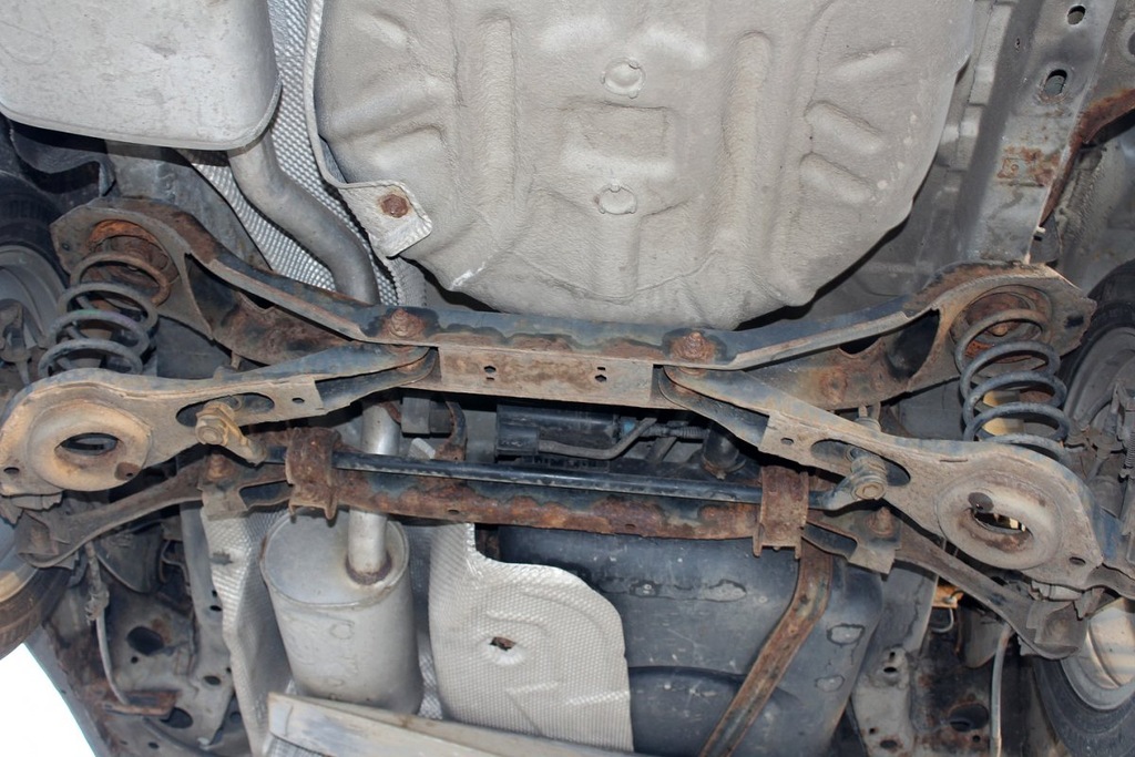 Ława belka zawieszenia tył Ford Focus MK1 99 Sedan