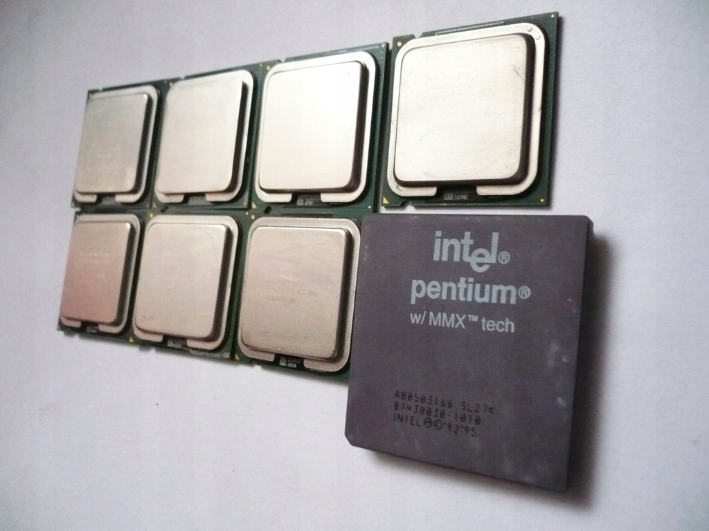 Procesory Intel 8 szt.