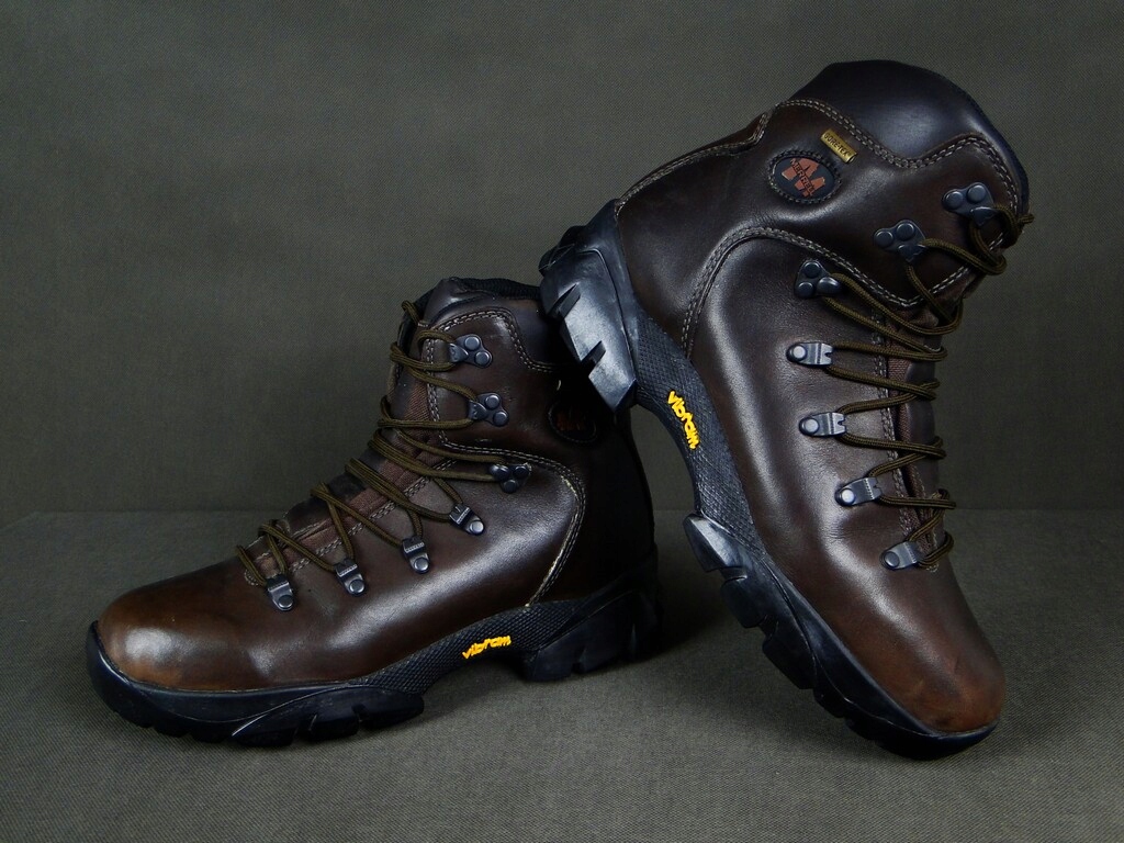 merrell vibram gore tex shoes