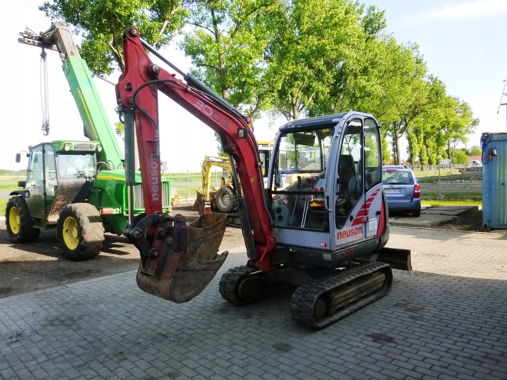 Neuson 3003 , CAT , NEW HOLLAND , JCB