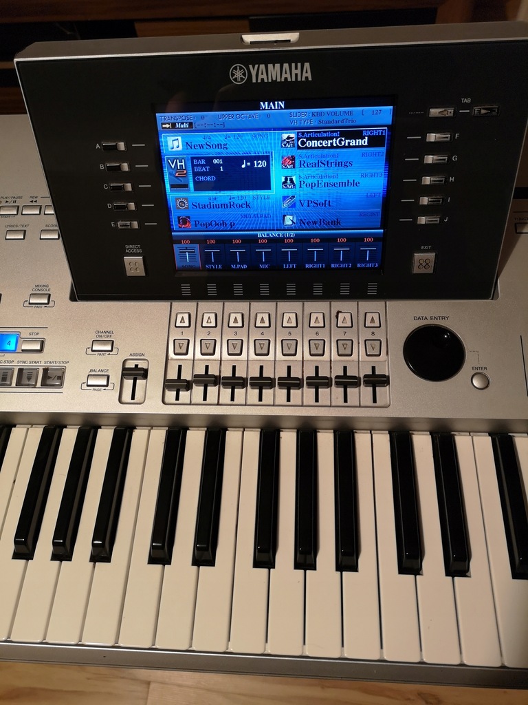 Sprzedam używany keyboard Yamaha TYROS 4