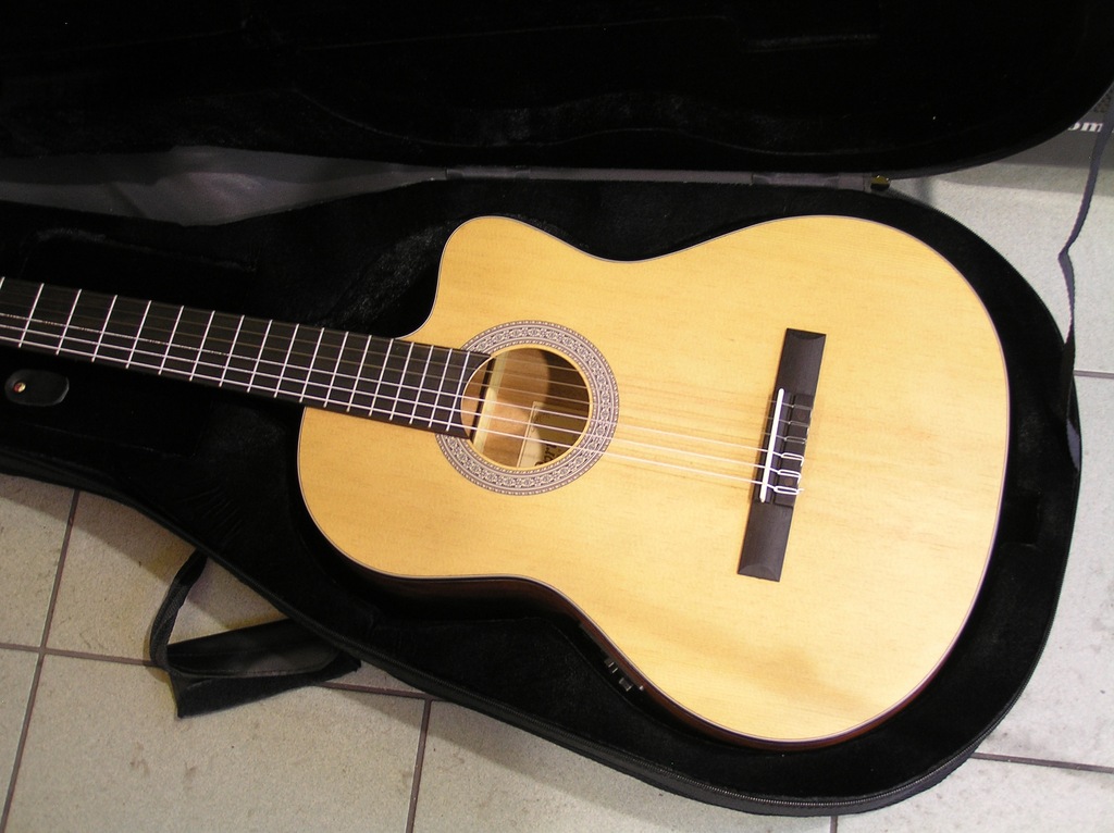 CORT AC120CE GITARA ELEKTROKLASYCZNA + FUTERAŁ