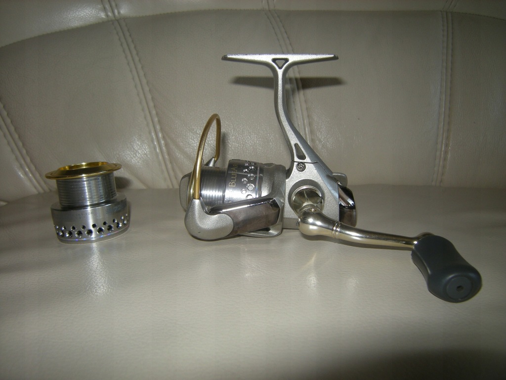 KOŁOWROTEK SPRO ,,BLUE ARC TUFF BODY'' 7200