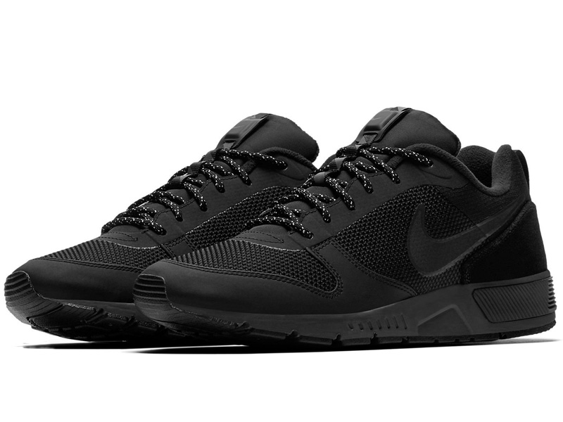 nike nightgazer all black