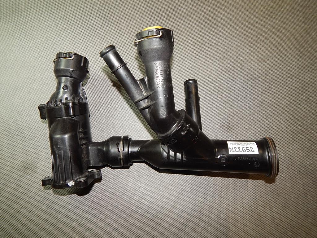 VW PASSAT B8 OBUDOWA TERMOSTATU 04L121026Q