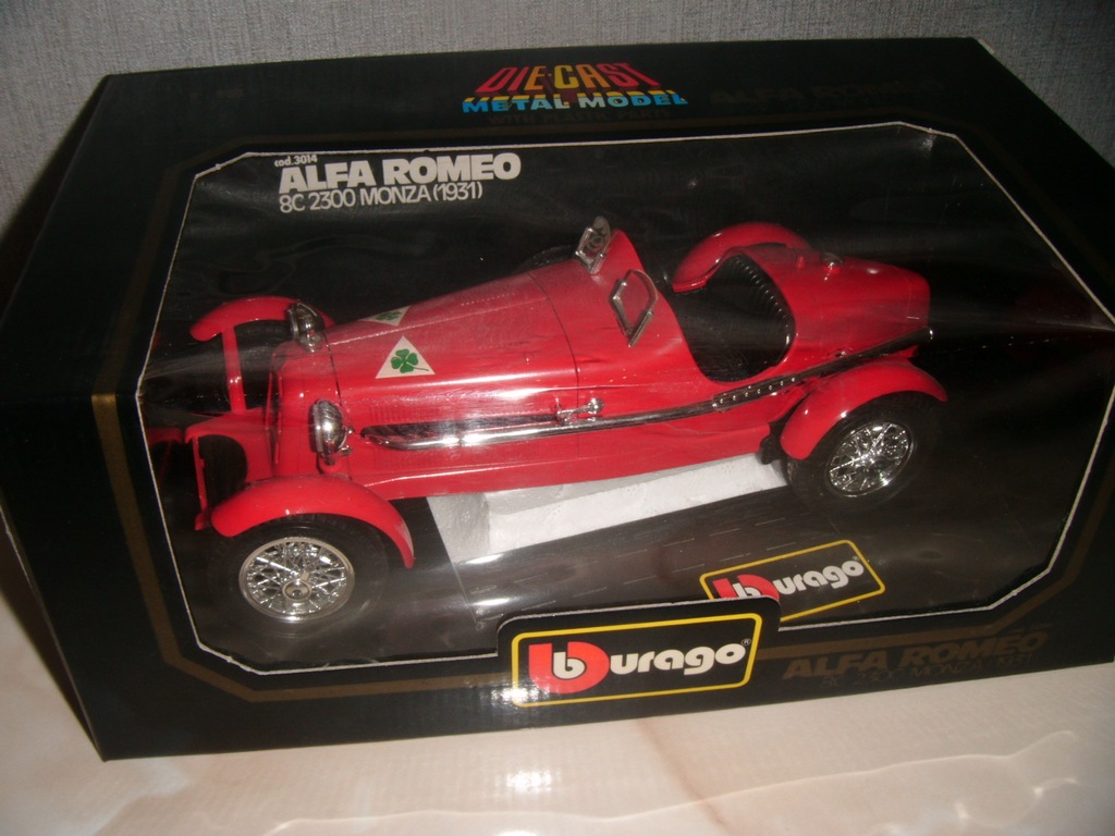 ブラーゴ 1/18ミニカー アルファロメオ8C ブラーゴ 1/18 アルファ