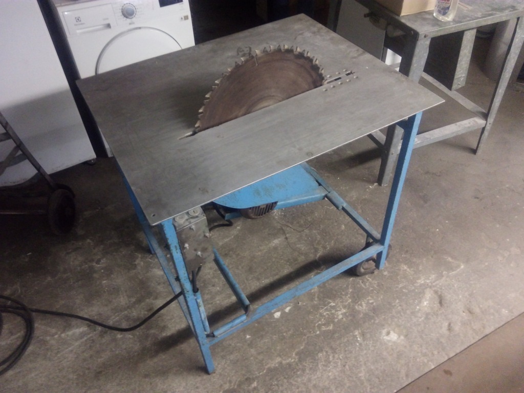 Piła stołowa Krajzega 3F 2,2kW Metalowy stół