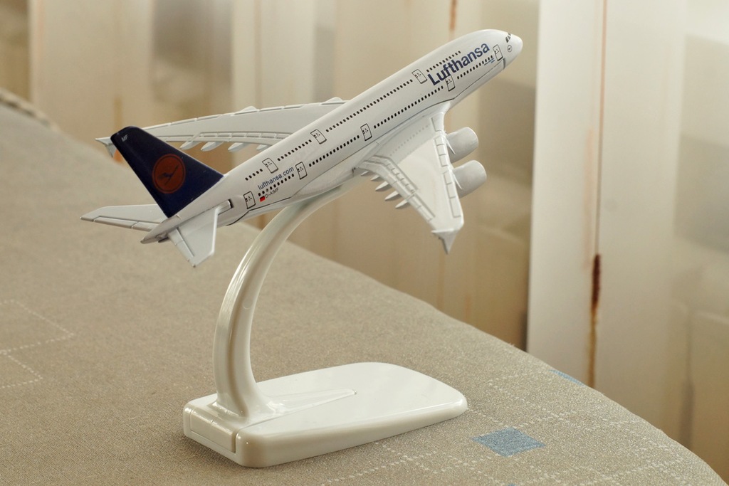 Lufthansa Airbus A380 skala 1:500 NOWY