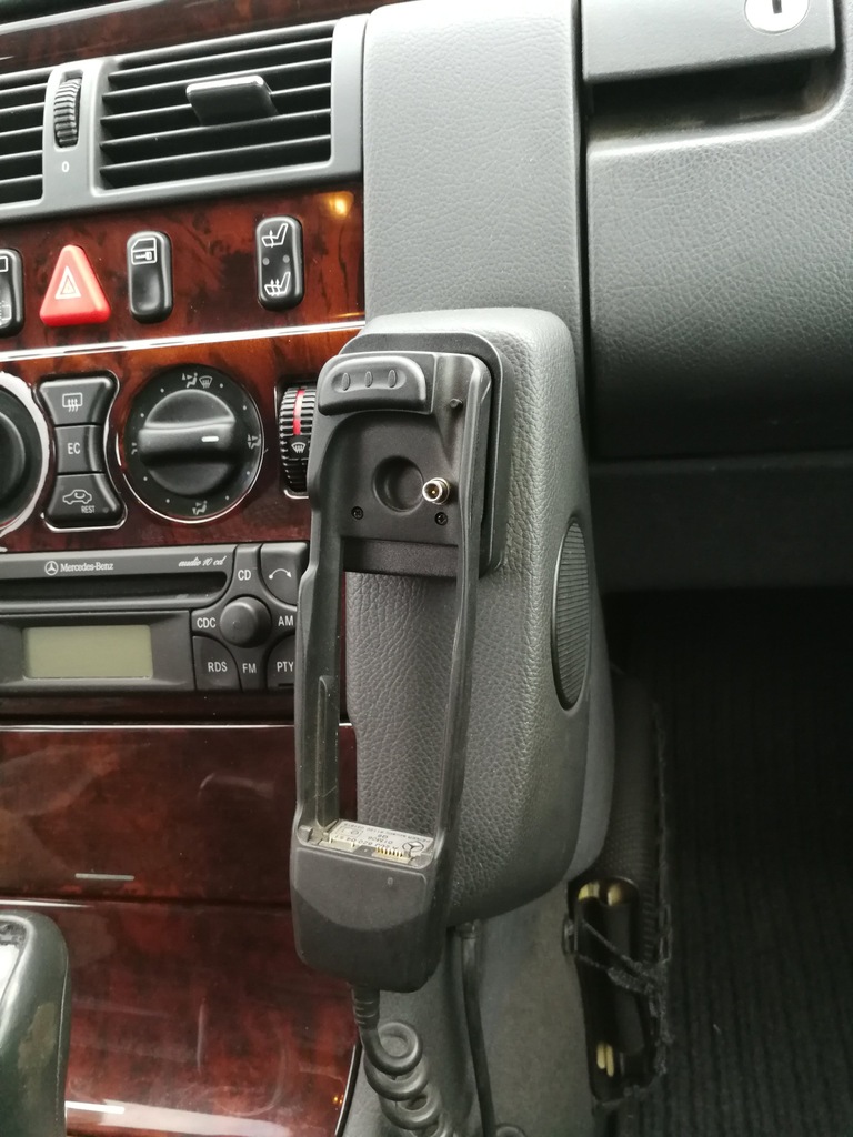 Mercedes W210 Uchwyt pod telefon na deske rozdziel - 7427437244 - oficjalne  archiwum Allegro