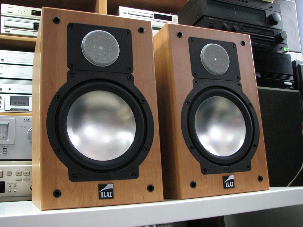 Znakomite monitory ELAC CL 82