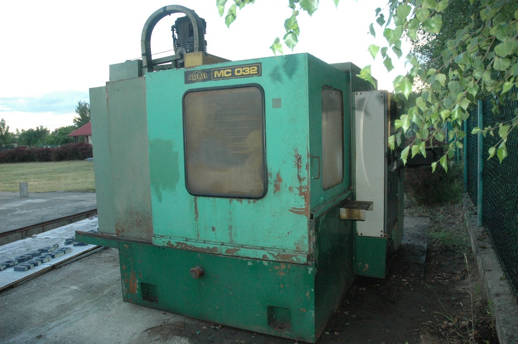 Centrum obróbcze frezarskie CNC 5 osi MC 032 FakV