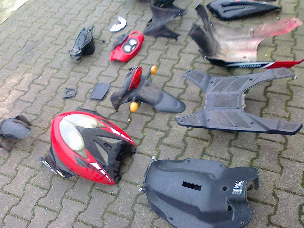 Plastiki skuter motorower Cayman komplet