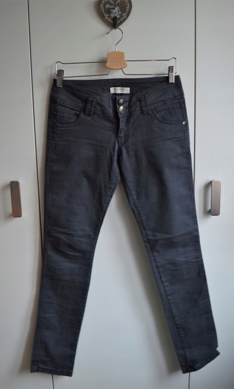 RESERVED spodnie jeansy rurki grafitowe S/M