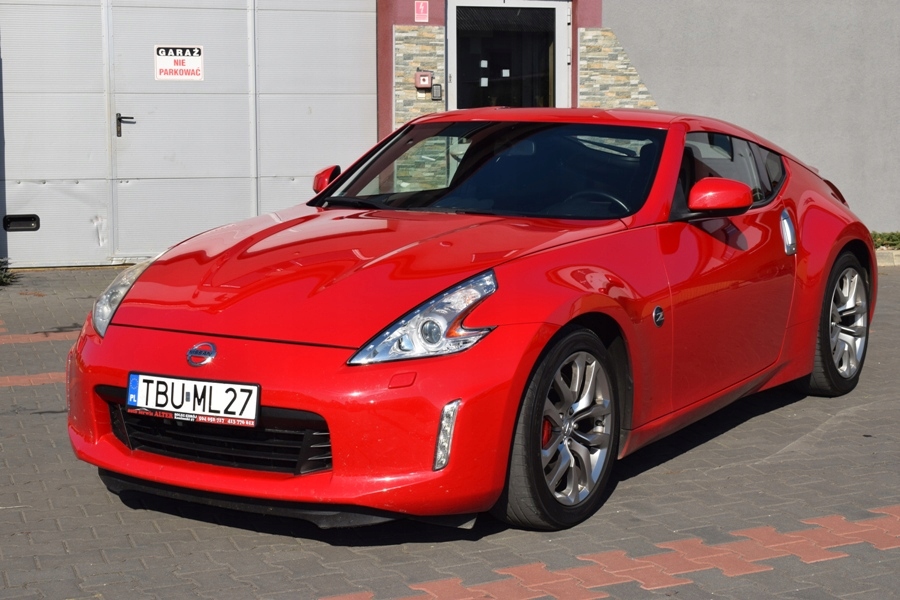 Nissan 370Z zarejestrowany 330KM czerwony