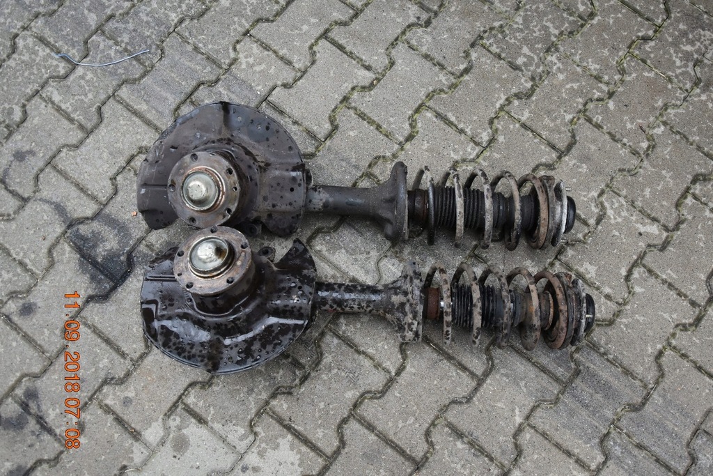 BMW E32 735 M30 AMORTYZATOR PRAWY PRZÓD ZWROTNICA