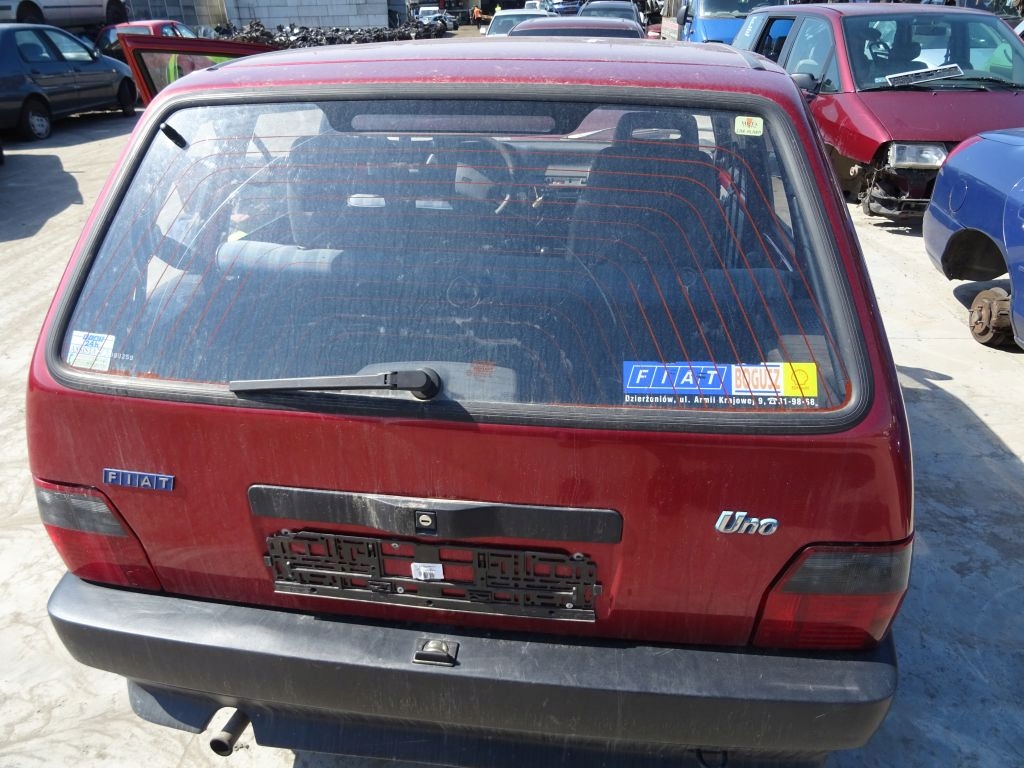 Fiat Uno klapa tył tylna 132/F