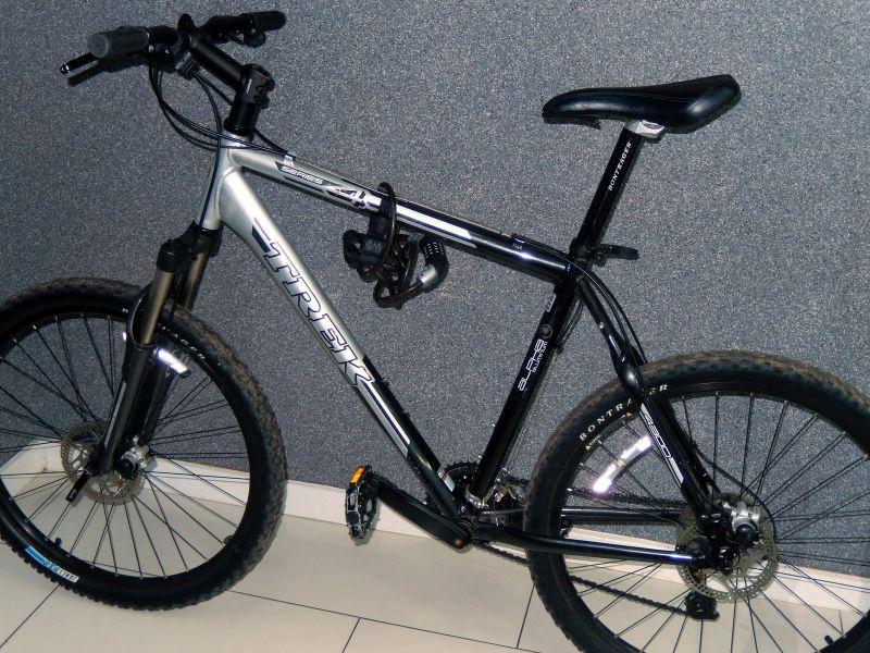 trek 4300 disc 2010