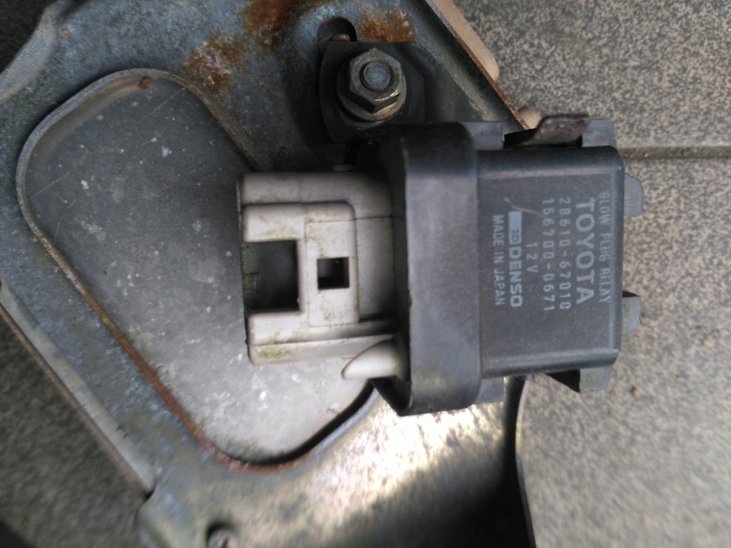 PRZEKAZNIK SWIEC ZAROWYCH TOYOTA RAV4 28610-67010