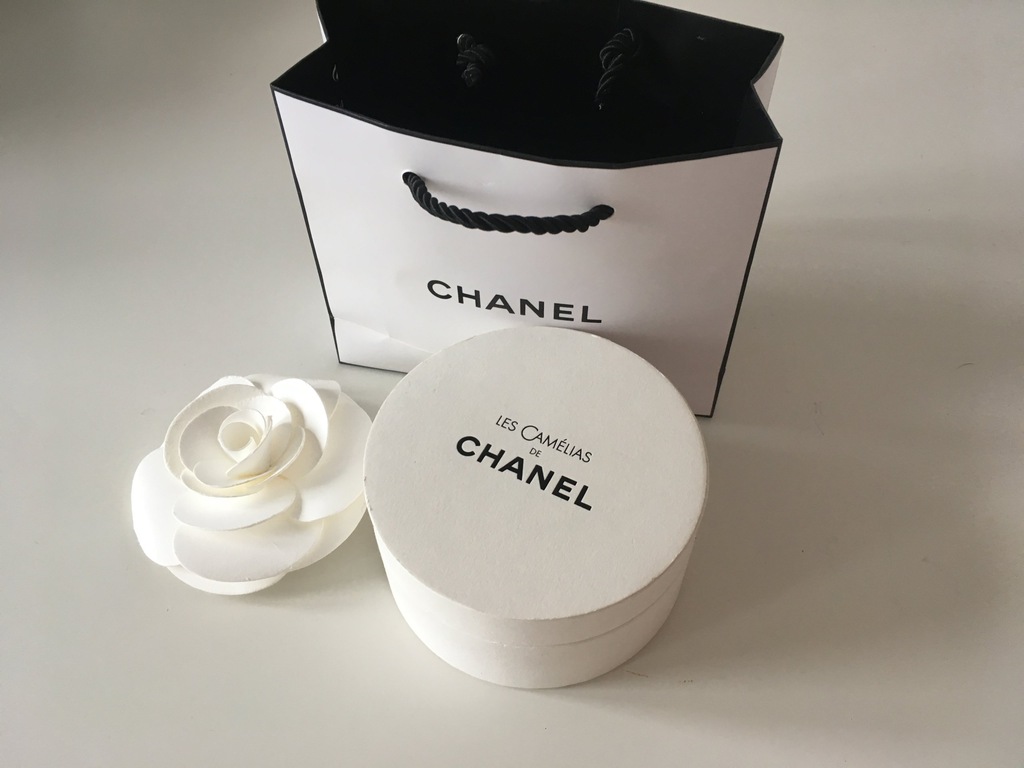  Oryginalna broszka CHANEL biała kamelia camellia