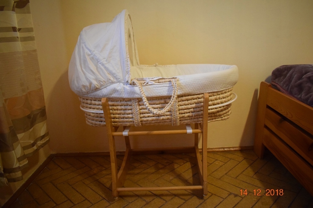 71. MOTHERCARE KOSZ MOJŻESZA NA BUJANYM STELAŻU