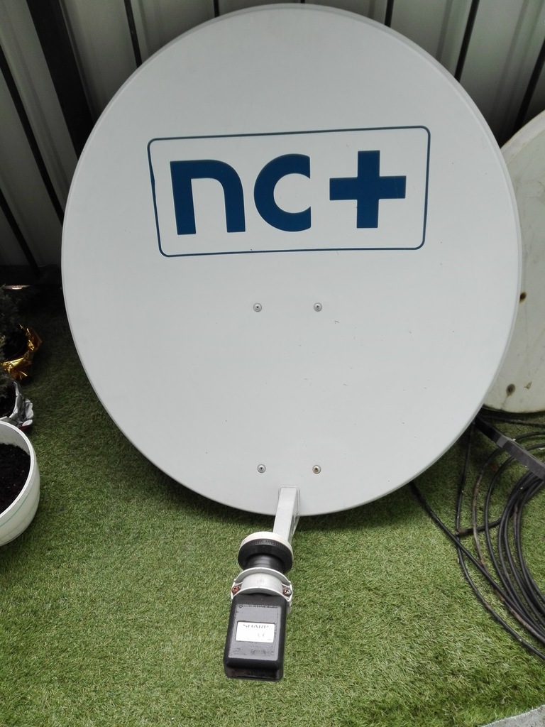 Antena NC+ z konwerterem Sharp na 2 dekodery